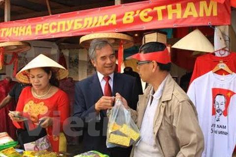​Le Vietnam à une foire traditionnelle en Ukraine