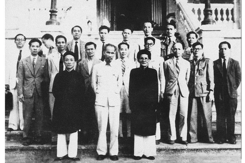 Une collection de 79 signatures du Président Hô Chi Minh en images