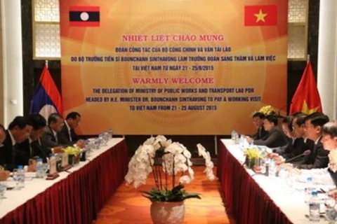 Vietnam et Laos bostent leur coopération dans les transports et communications