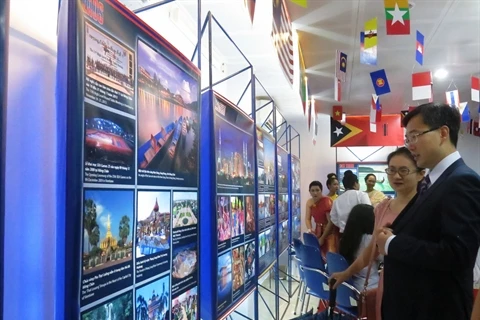  Le développement de l’ASEAN retracé dans une exposition photos