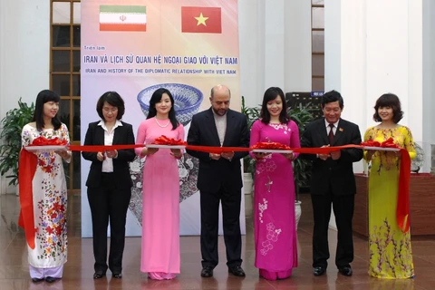  Exposition photographique sur les relations diplomatiques entre le Vietnam et l’Iran