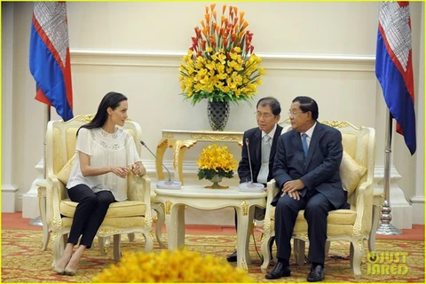 Le PM cambodgien soutient un ​long-métrage sur les Khmers rouges d’Angelina Jolie 