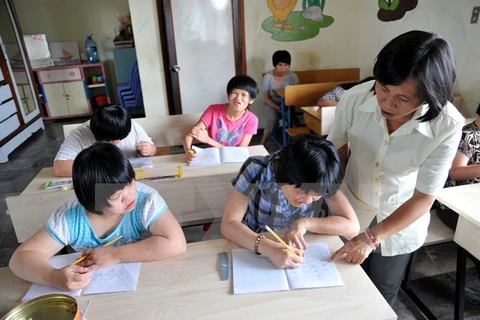 La CBM appuie l'éducation intégrée des enfants handicapés à Quang Ngai