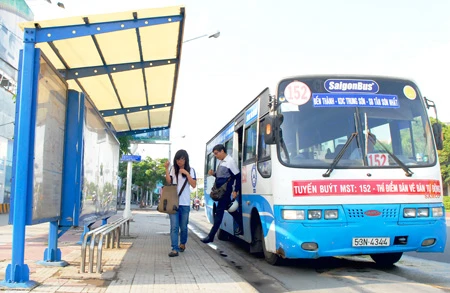 De nouvelles lignes de bus à l'aéroport de Tan Son Nhat