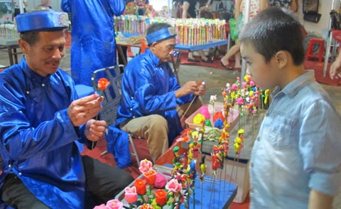 Ouverture du Festival culturel, touristique et des villages de métiers traditionnels de Hanoi 2015