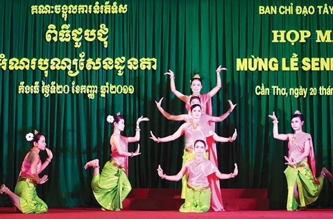 Fête Sene Dolta : meilleurs vœux aux Khmers de Vinh Long et de Kien Giang 