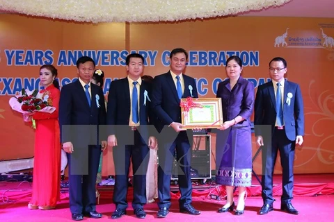 La compagnie d'assurances LAP contribue aux relations Vietnam-Laos