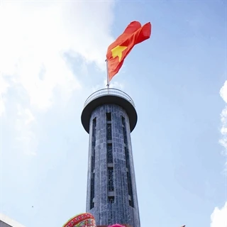 La tour du drapeau de Lung Cu 