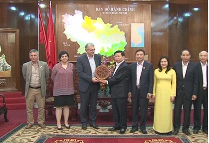 Une délégation du Parti communiste français visite à Bac Ninh
