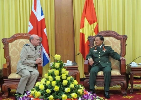 Vietnam - Royaume-Uni : renforcement de la coopération dans la défense