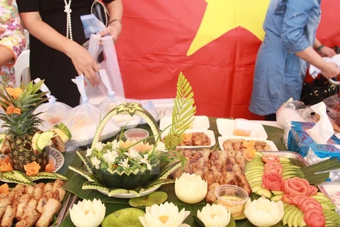 Le Vietnam participe à la Foire caritative internationale au Laos