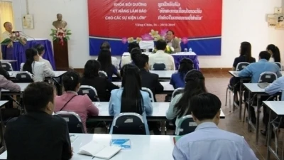 Le Vietnam aide le Laos dans la formation de journalistes