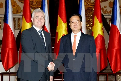 Le président du Sénat tchèque termine sa visite au Vietnam