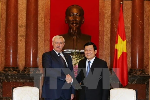 Le président Truong Tan Sang reçoit le gouverneur de Saint-Pétersbourg 