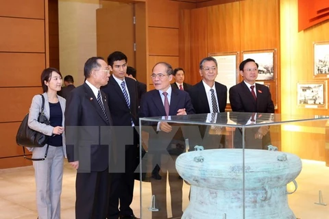 Le président de la Chambre des conseillers du Japon achève sa visite au Vietnam
