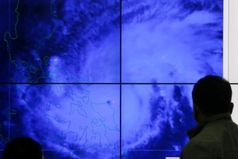 Philippines : 700 000 personnes fuient le typhon Melor