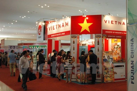 Des produits vietnamiens présentés à l’exposition de l'import-export au Cambodge