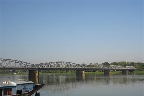 La beauté du pont Truong Tiên de Huê
