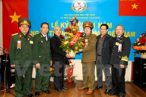 Le 71e anniversaire de l’Armée vietnamienne célébré en Allemagne et en Inde