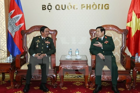 Le ministre vietnamien de la Défense reçoit des anciens combattants cambodgiens