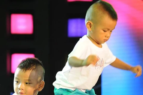 Les deux plus jeunes artistes de cirque du Vietnam
