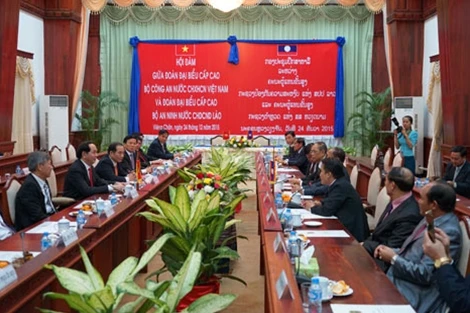 Le ministre Tran Dai Quang en visite de travail au Laos