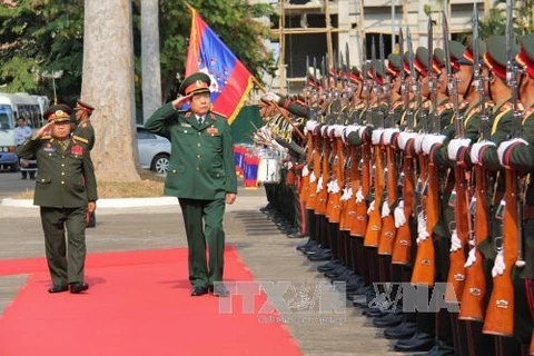 Défense : le Vietnam et le Laos signent un nouvel accord de coopération pour 2016