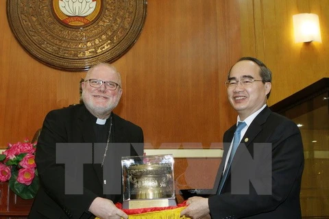 Le président du FPV Nguyên Thiên Nhân reçoit le président du Conseil épiscopal allemand