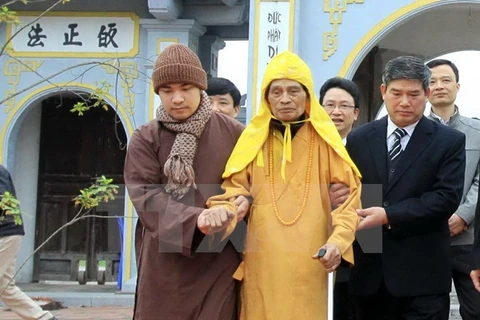 Des dirigeants de Hanoi formulent leurs vœux du Têt au vénérable Thich Pho Tue