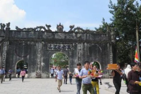 Têt : de nombreux touristes à Ca Mau et à Hai Duong