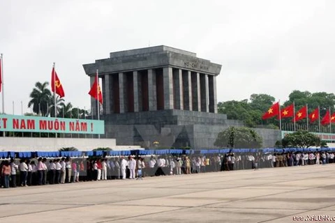 Têt : plus de 63.000 visiteurs au mausolée de Hô Chi Minh