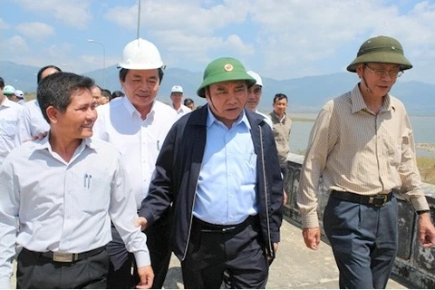 Nguyên Xuân Phuc inspecte les dispositifs anti-sécheresse à Ninh Thuân