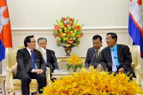 Des dirigeants cambodgiens reçoivent Hoàng Binh Quân, envoyé spécial du leader du PCV 
