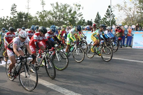 Départ de la course cycliste internationale féminine de Binh Duong 2016