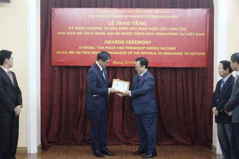 L’ambassadeur de Singapour au Vietnam à l’honneur 
