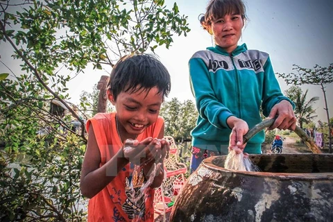 De l'eau potable pour les enfants défavorisés