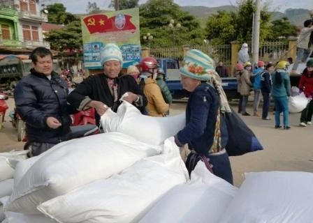 Plus de 1.544 tonnes de riz pour les provinces de Diên Biên et Lang Son