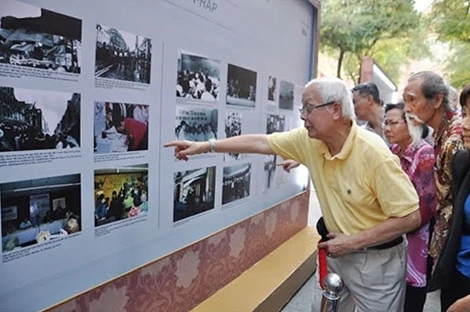 L’exposition « Les Vietnamiens de France - un regard » à Hô Chi Minh-Ville