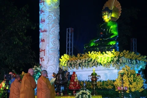 Hai Phong accueille la statue du Bouddha de Jade pour la paix universelle