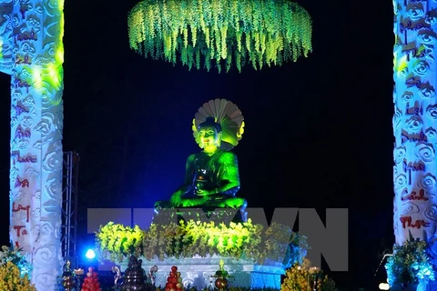 Ninh Binh accueille la statue du Bouddha de Jade pour la paix universelle