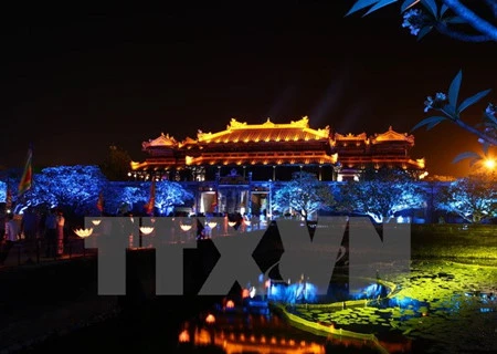 Le festival de Huê 2016 séduit des centaines de milliers de visiteurs