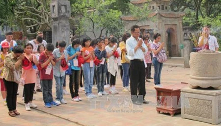 Ninh Binh: pèlerinage d'enseignants et élèves vietnamiens de Thaïlande