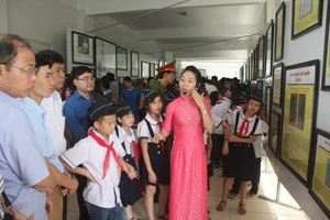 Exposition sur Hoàng Sa et Truong Sa à Hoà Binh