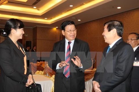 Le Premier ministre laotien termine sa visite au Vietnam 