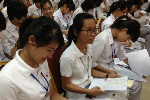 180 aides-soignants et gardes-malades vietnamiens au Japon