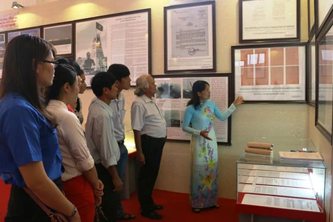 Exposition de cartes et d'archives sur Hoang Sa et Truong Sa à Binh Phuoc