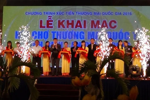 Clôture de la 10e foire commerciale internationale de Tinh Biên-An Giang 