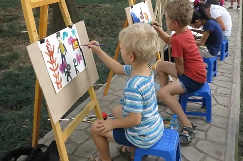 Un concours international de peinture pour enfants à Hanoi