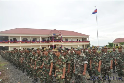 Cambodge : inauguration d'ouvrages militaires financés par le Vietnam