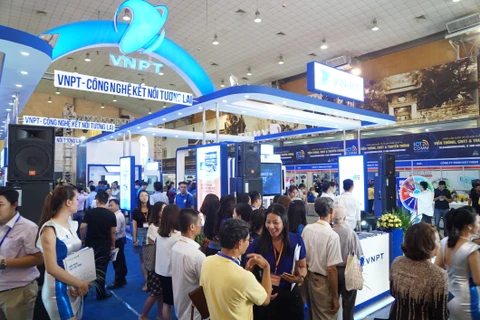 Ouverture d’une exposition internationale sur les TIC à Hanoi